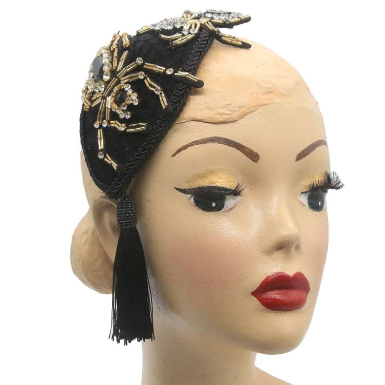 schwarzer fascinator in tropfenform